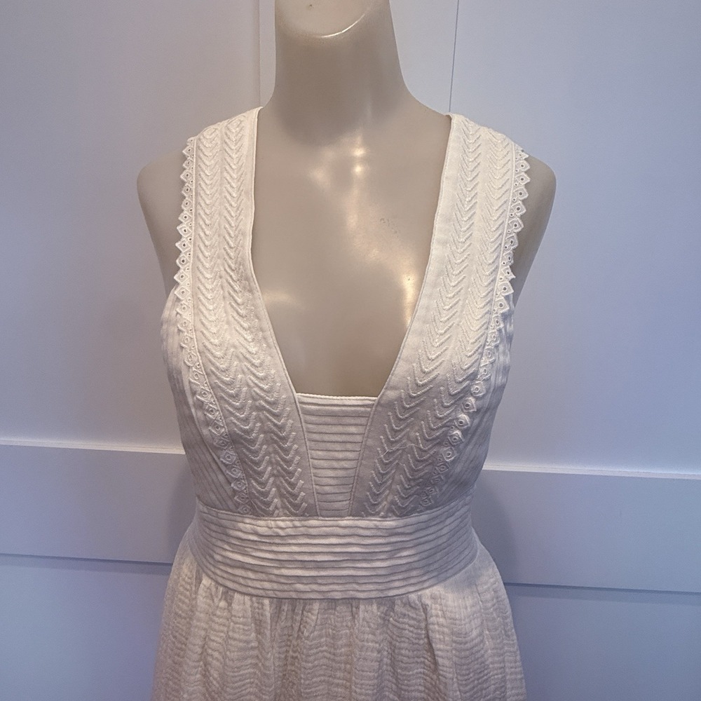 Magaschoni White Textured V-Neck Tiered Maxi Dress - Picture 2 of 12